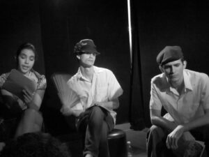 Foto de jóvenes actores cubanos en la lectura de Se ruega puntualidad, en el contexto del ciclo de teatro leído, Aquí, allá, ahora, La Habana, 2012.